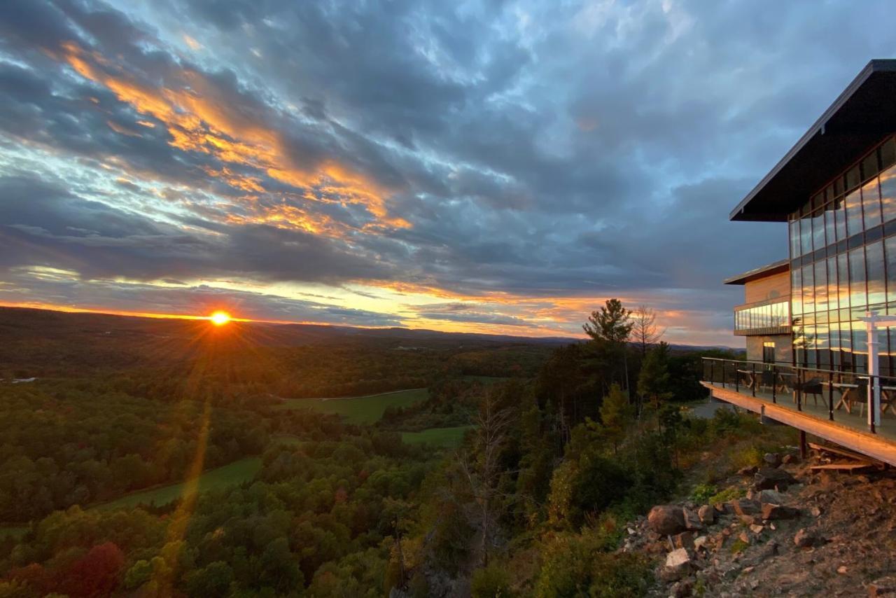 Auberge De La Montagne Coupee Saint Jean De Matha Екстер'єр фото